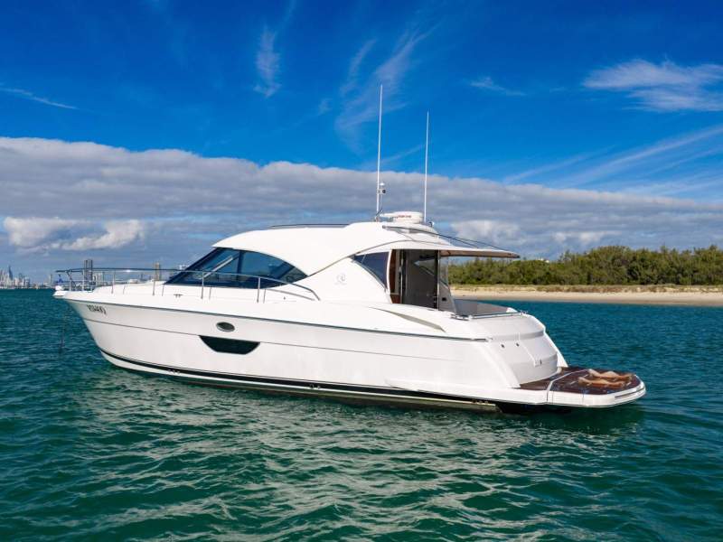 Riviera 4400 Sport Yacht