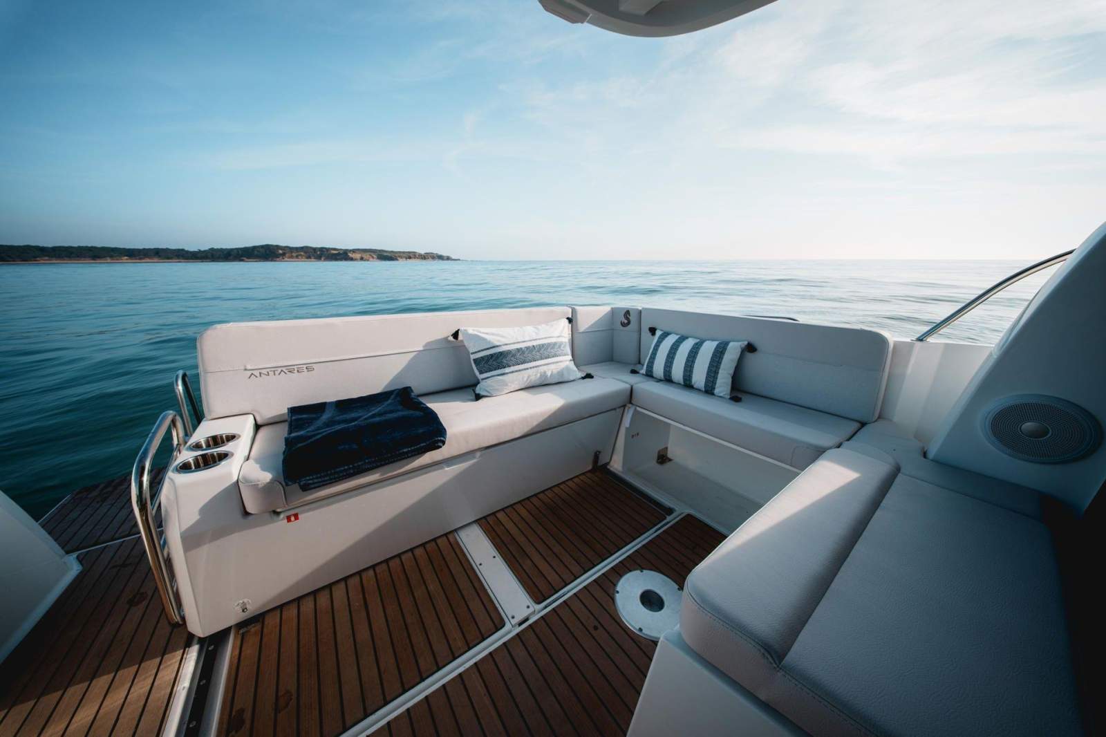 Beneteau Antares 9 OB V2