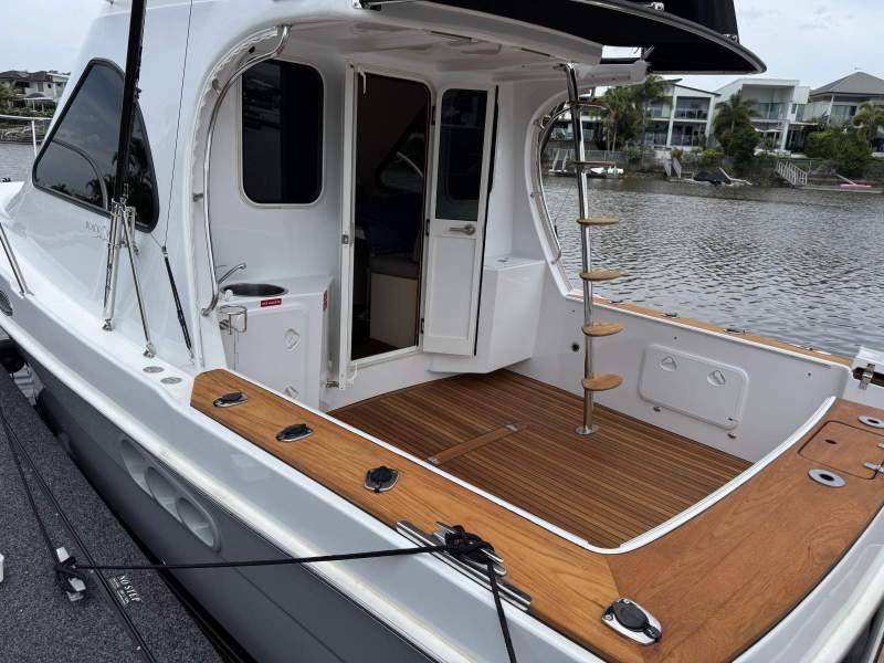 Black Watch 2800 Flybridge