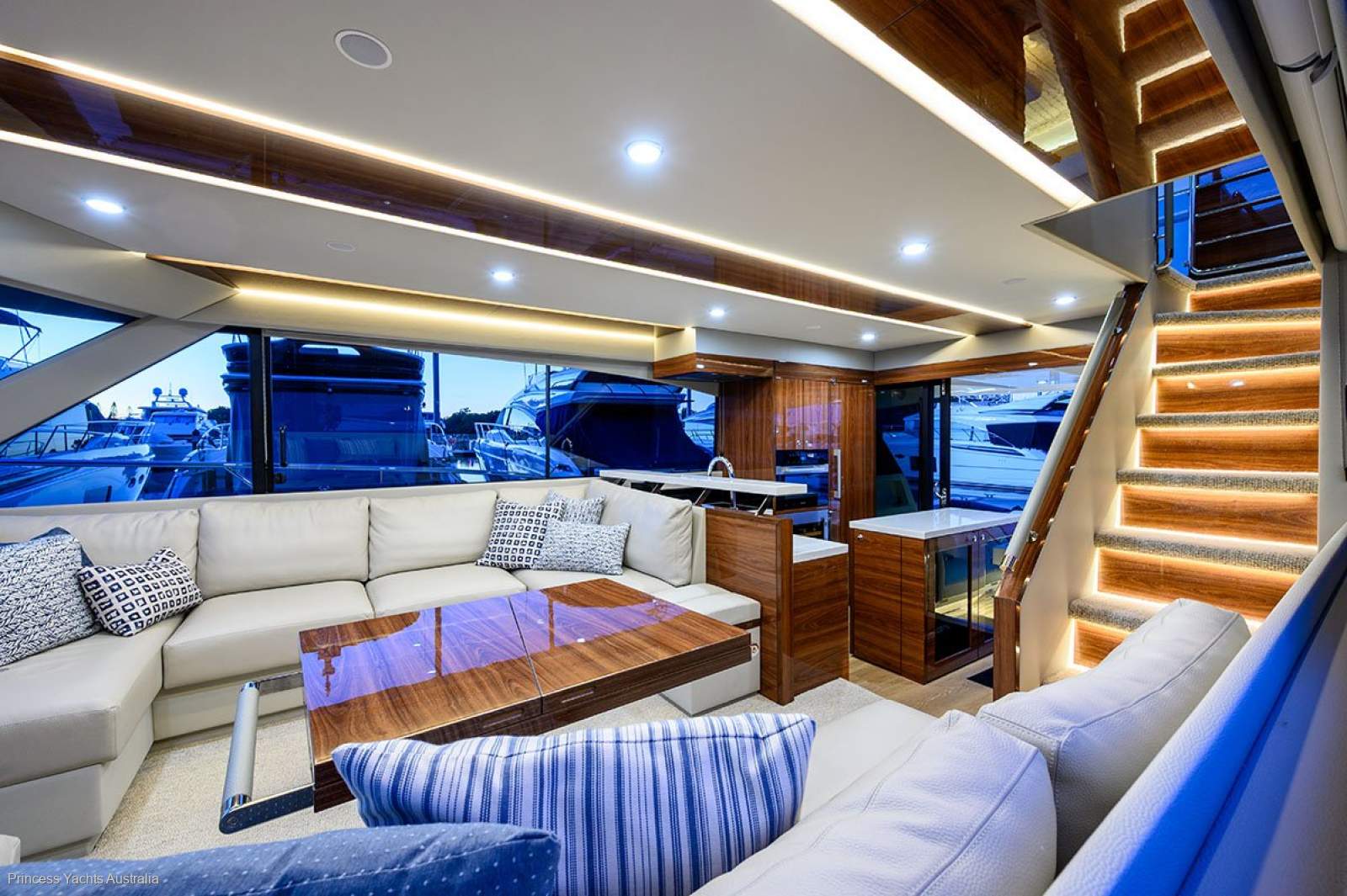 Maritimo M55 Flybridge Motor Yacht