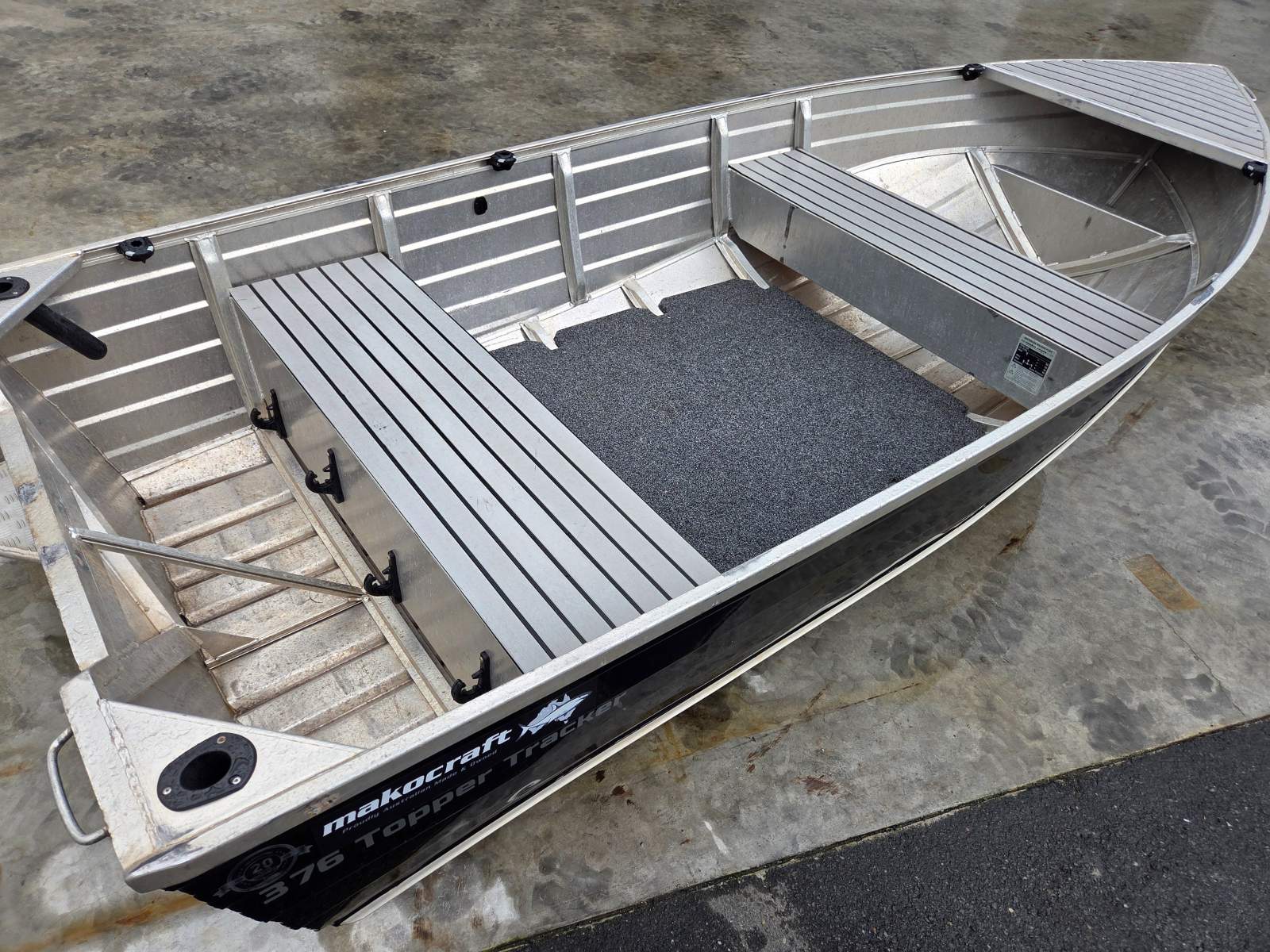 Makocraft 376 Topper Tracker Black Ops