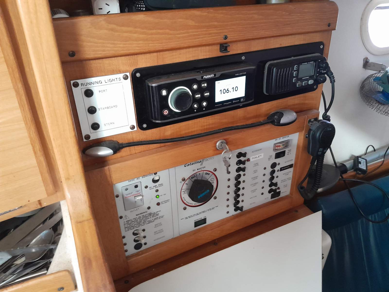 Catalina 310