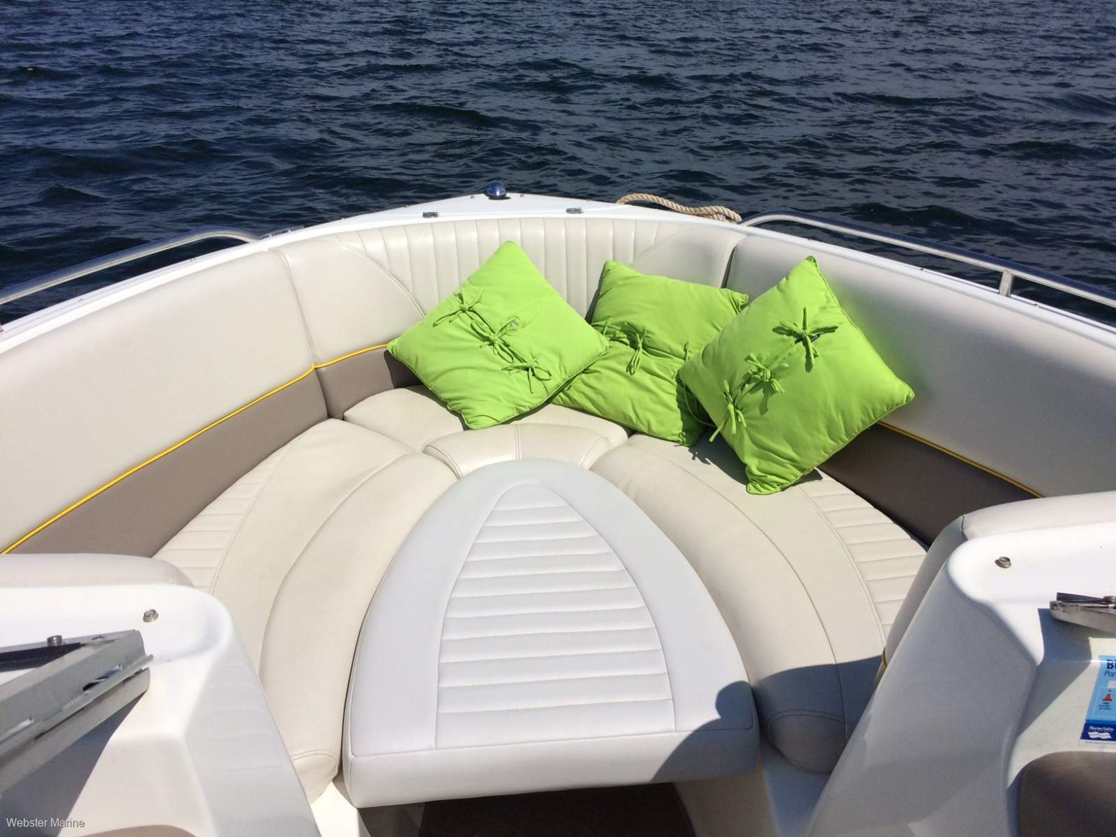 Four Winns Horizon 210 bow rider