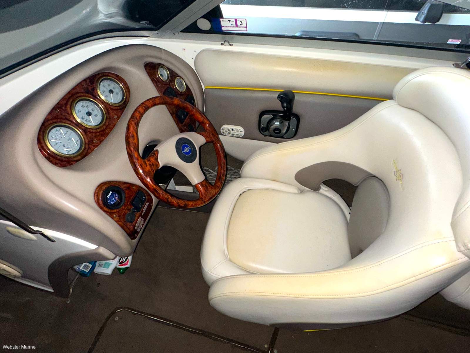 Four Winns Horizon 210 bow rider