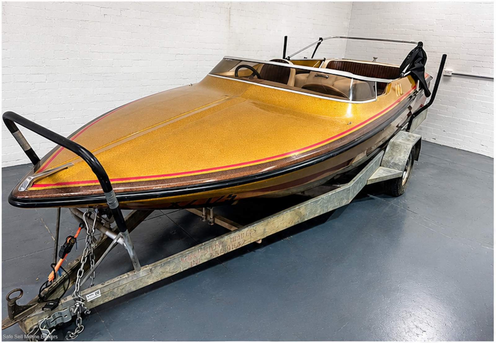 Gilflite Javelin MK II - V8 Shaft Drive Ski Boat
