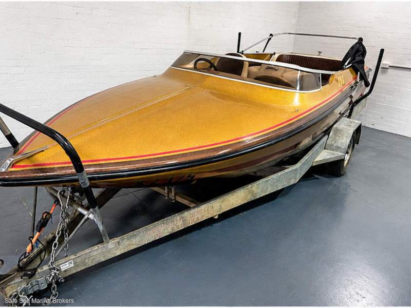 Gilflite Javelin MK II - V8 Shaft Drive Ski Boat
