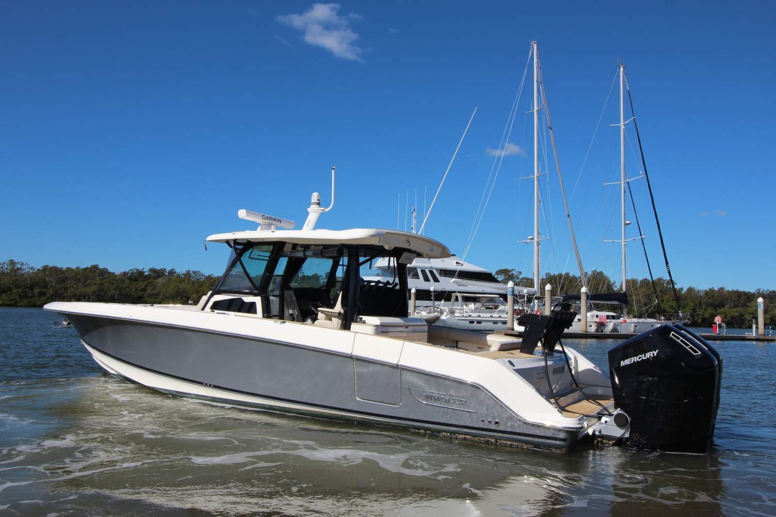 Boston Whaler 380 Outrage Centre Console