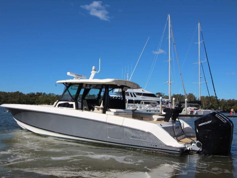 Boston Whaler 380 Outrage Centre Console