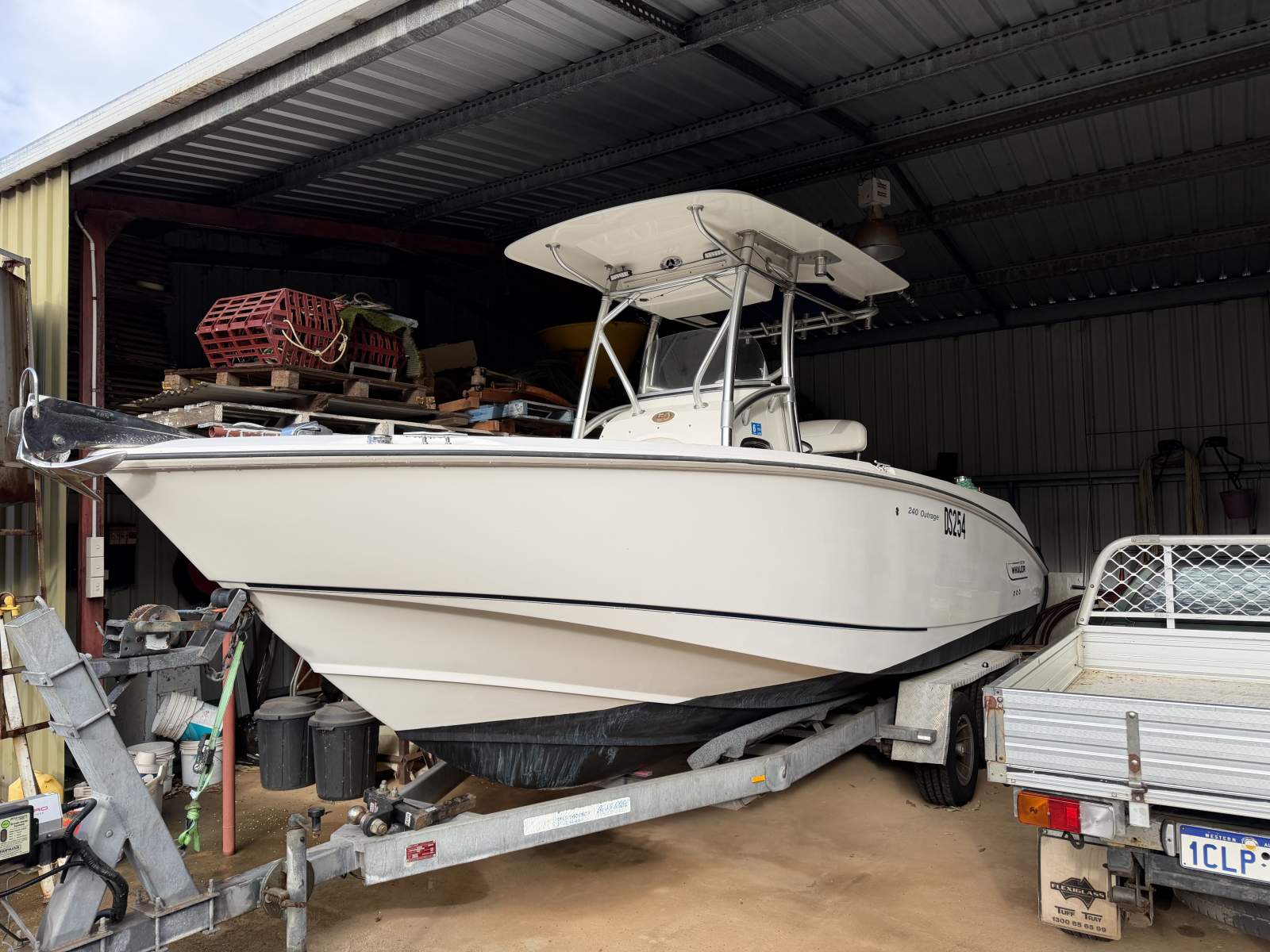 Boston Whaler 240 Outrage