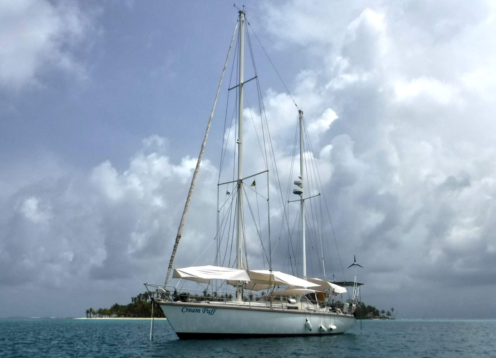 Amel Super Maramu 2000 Millennium Edition:Cream Puff at anchor