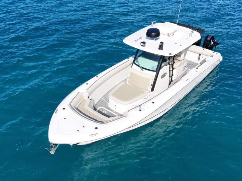 Boston Whaler 330 Outrage Centre Console