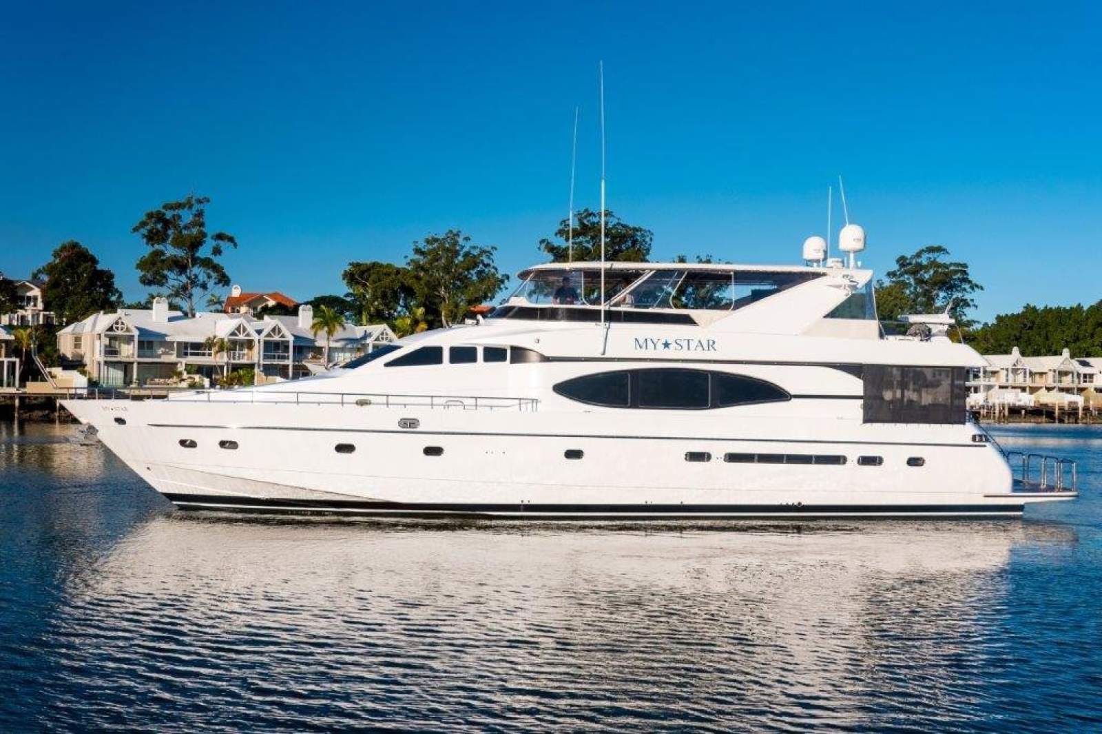 Monte Fino 86 Flybridge