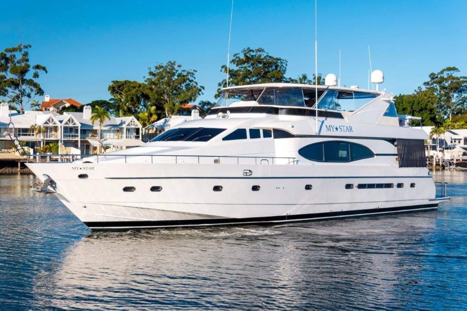 Monte Fino 86 Flybridge