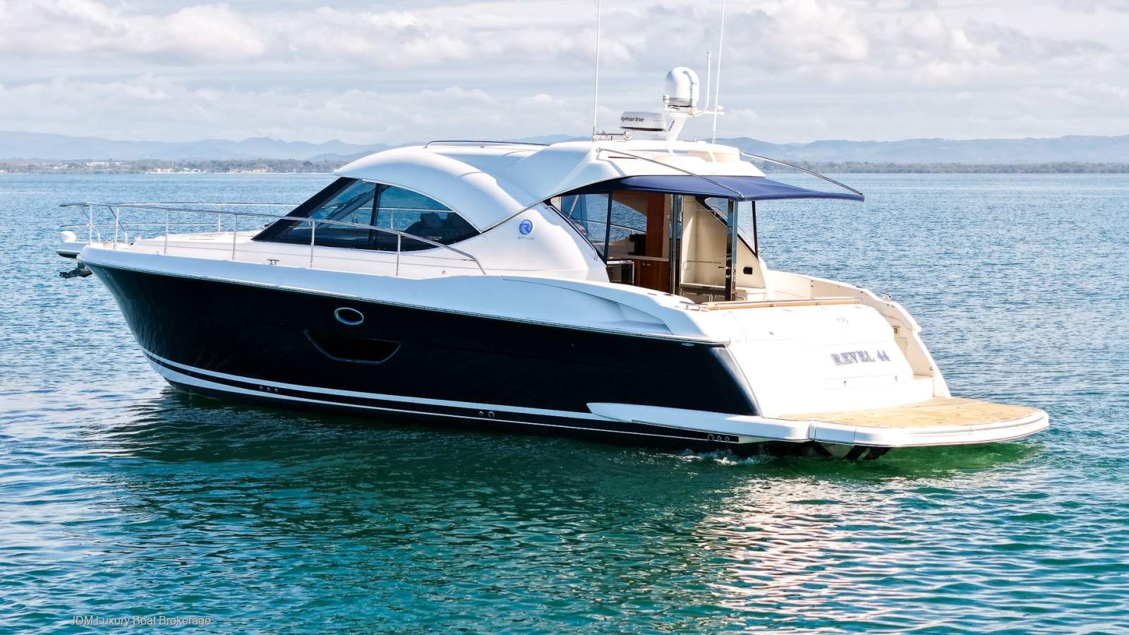 Riviera 4400 Sport Yacht