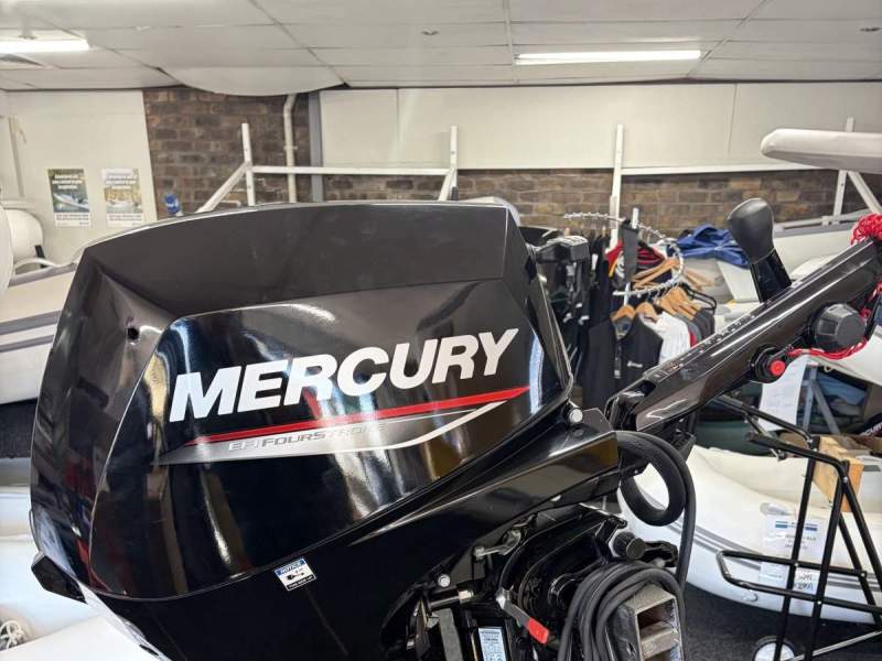 Used Merury 20hp electric start long shaft EFI 4 stroke in AS NEW condition