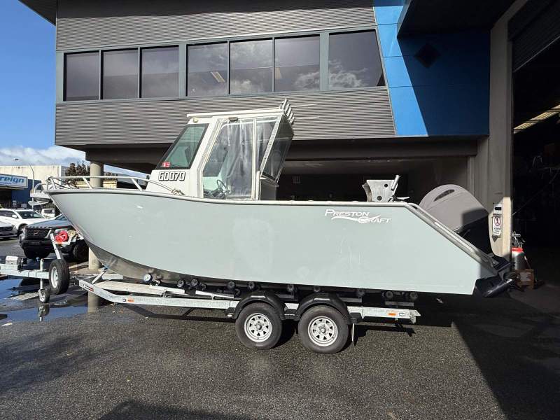 Preston Craft 740 Centre Console Hard Top
