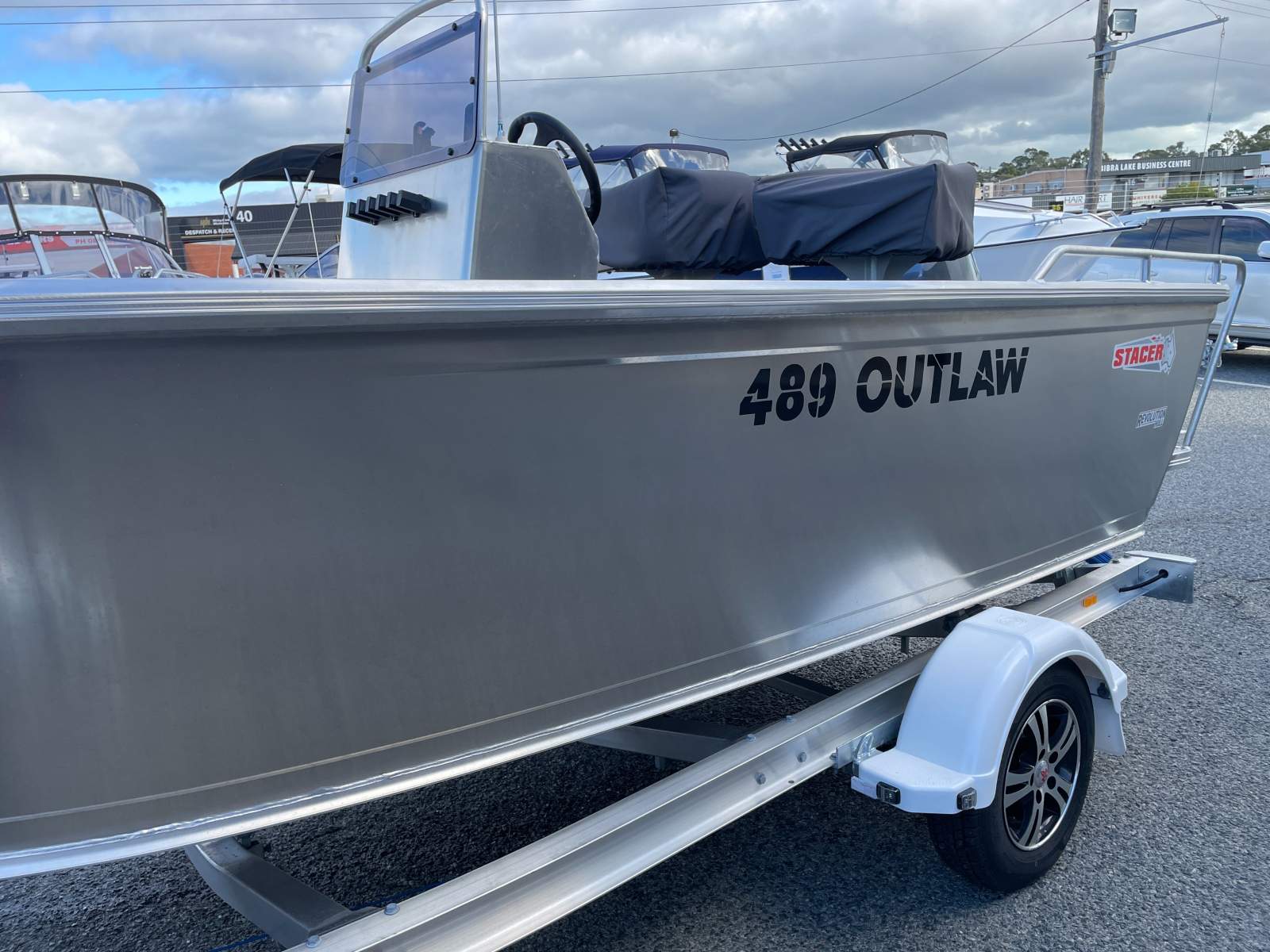 New Stacer 489 Outlaw Centre Console