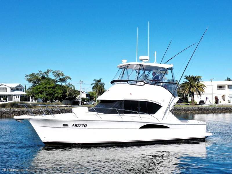 Riviera 3350 Flybridge