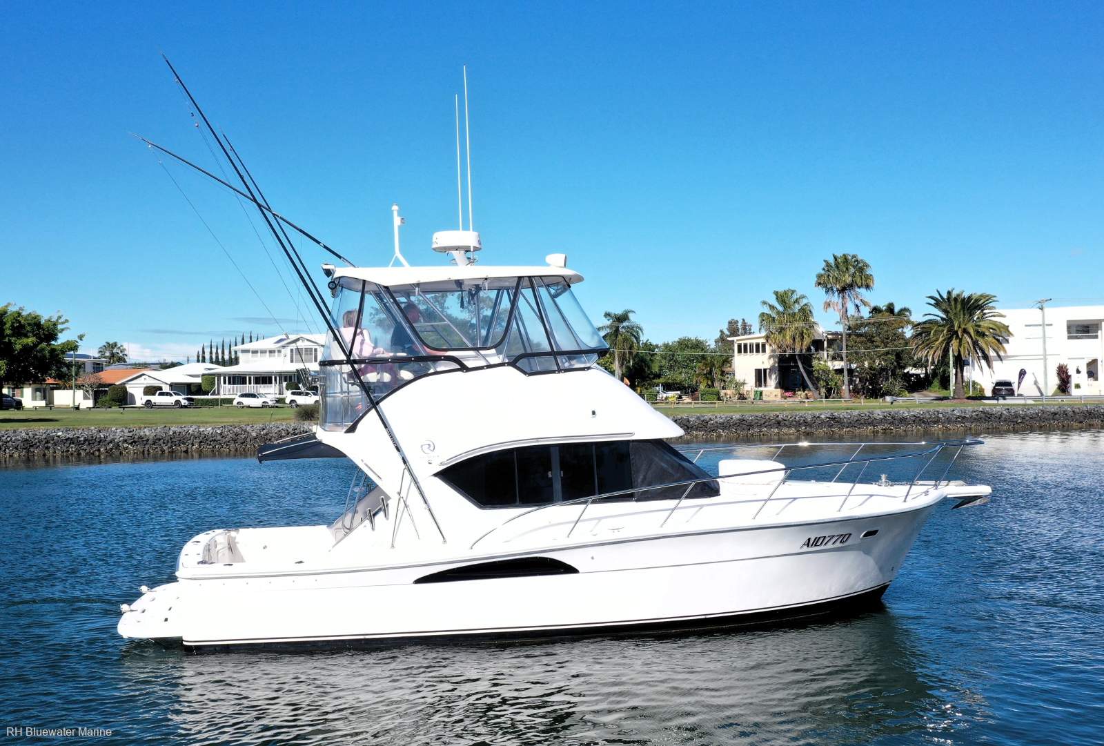 Riviera 3350 Flybridge