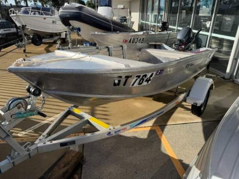 Quintrex 375 Dart With Yamaha 9.9hp fourstroke