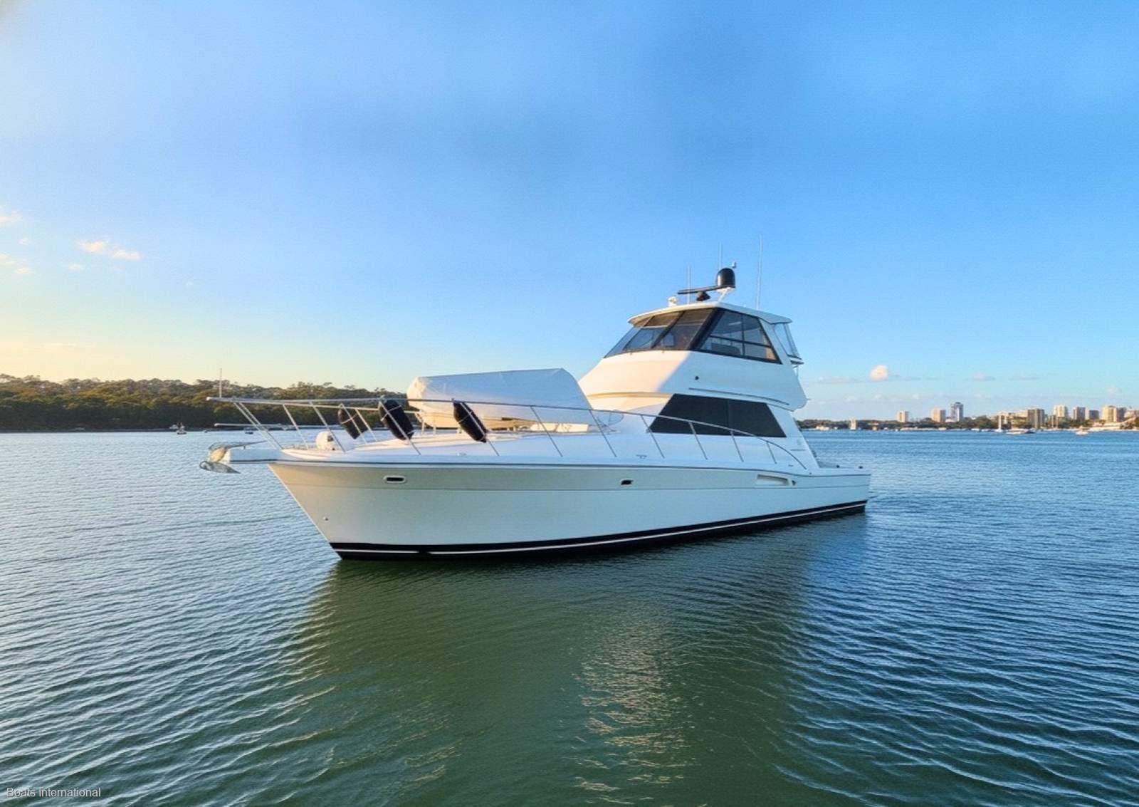 Riviera 48 Enclosed Flybridge