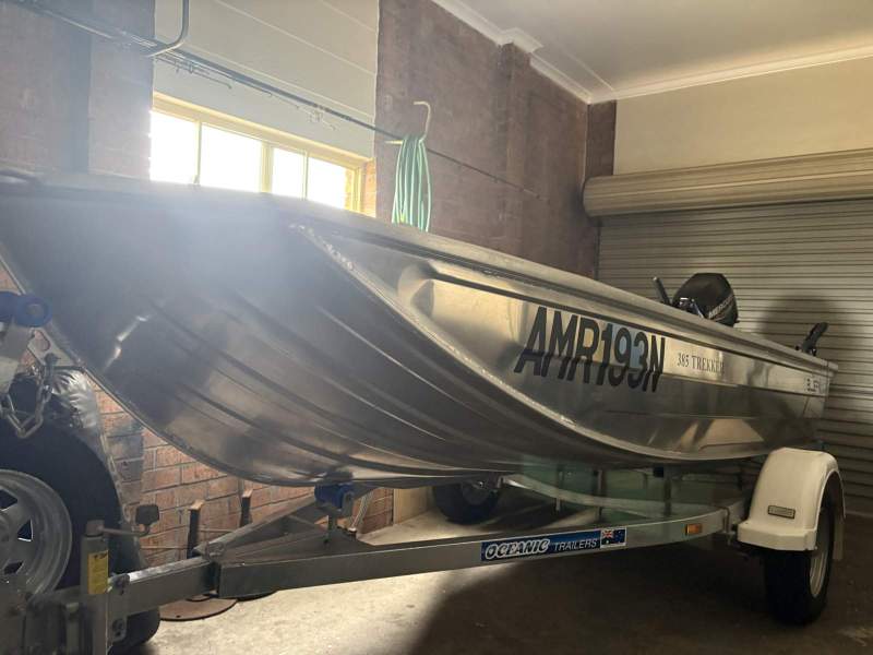 Bluefin 3.85 Trekker - Like new on as new trailer