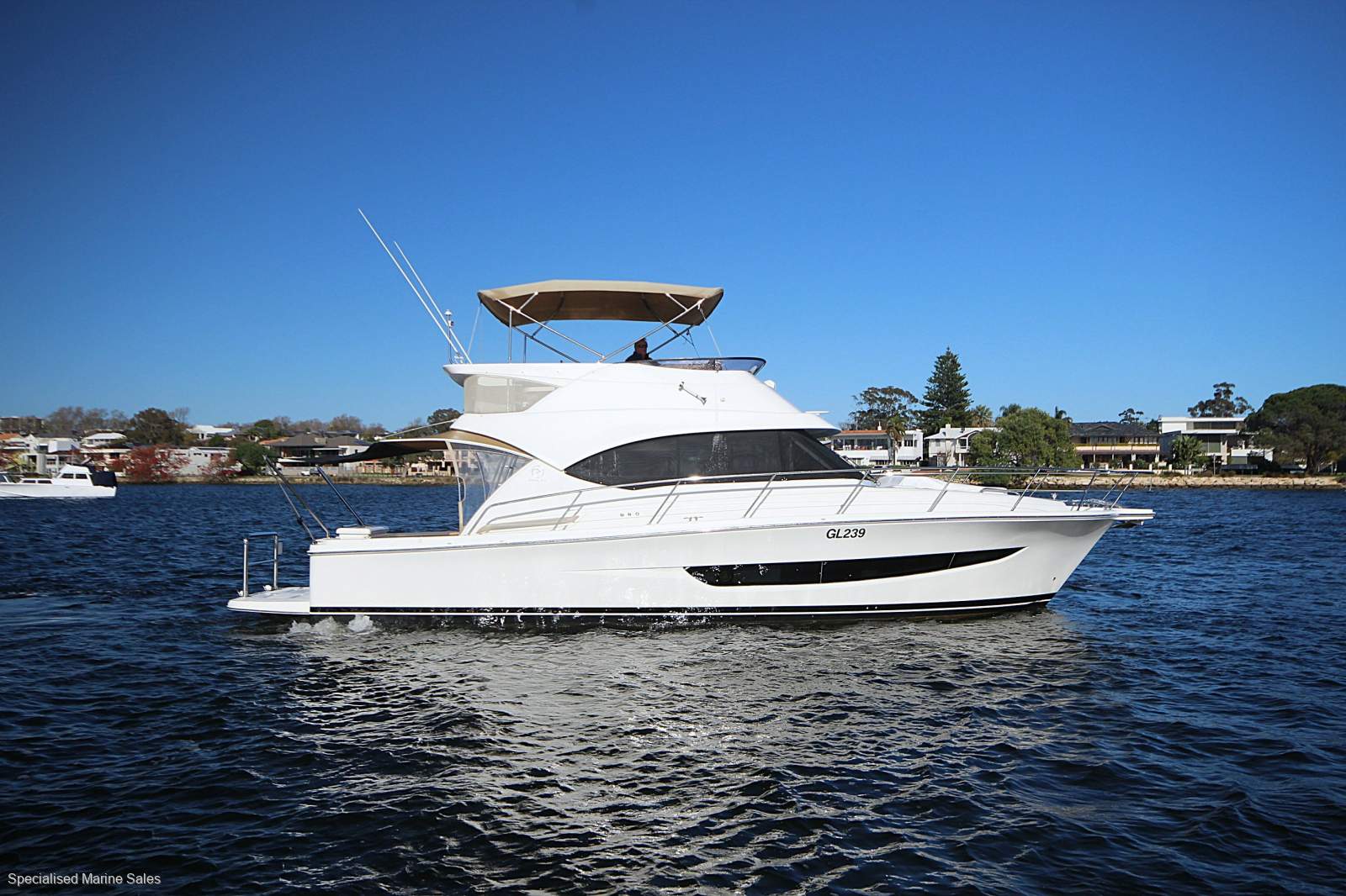 Riviera 39 Sports Motor Yacht *** A TOUCH OF CLASS *** $ 849,000 ***