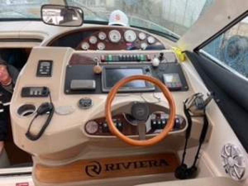 Riviera 4000 Offshore Hardtop Platinum Series