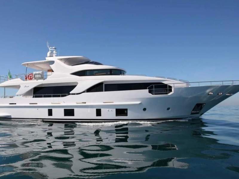 Benetti Delfino 93
