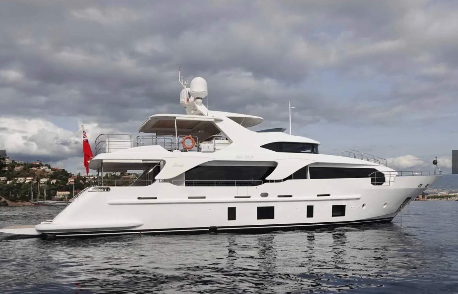 Benetti Delfino 93