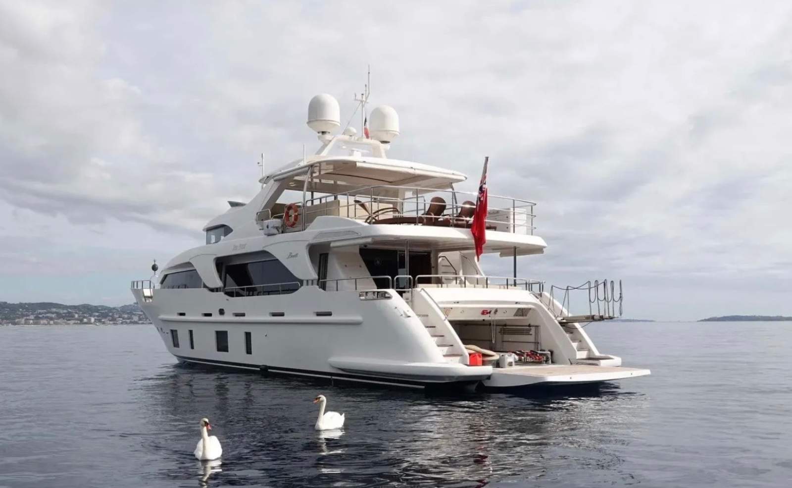 Benetti Delfino 93