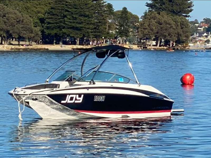 Regal 2200 Fasdeck Bowrider