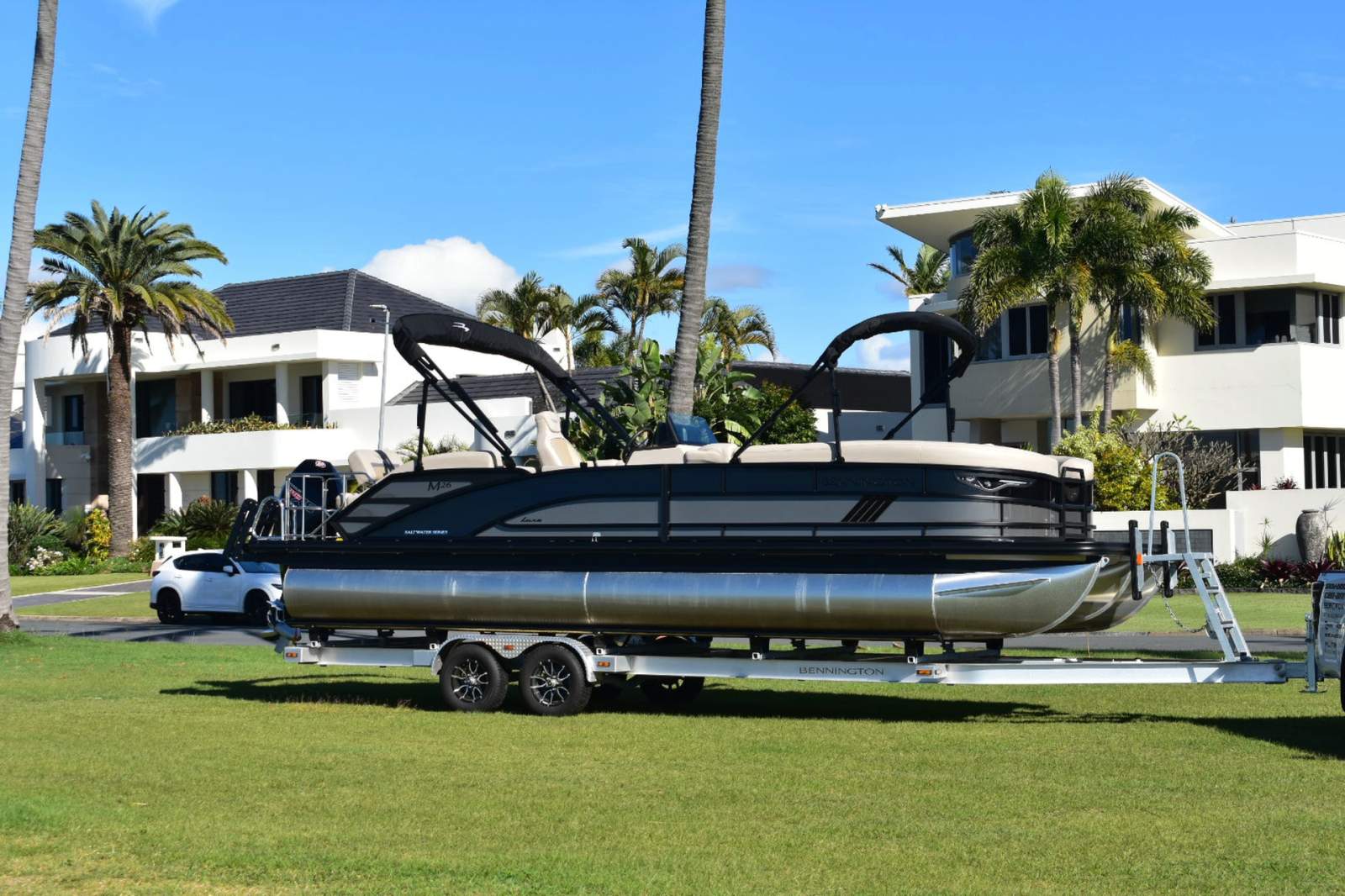 Bennington Pontoon Boat 26 M