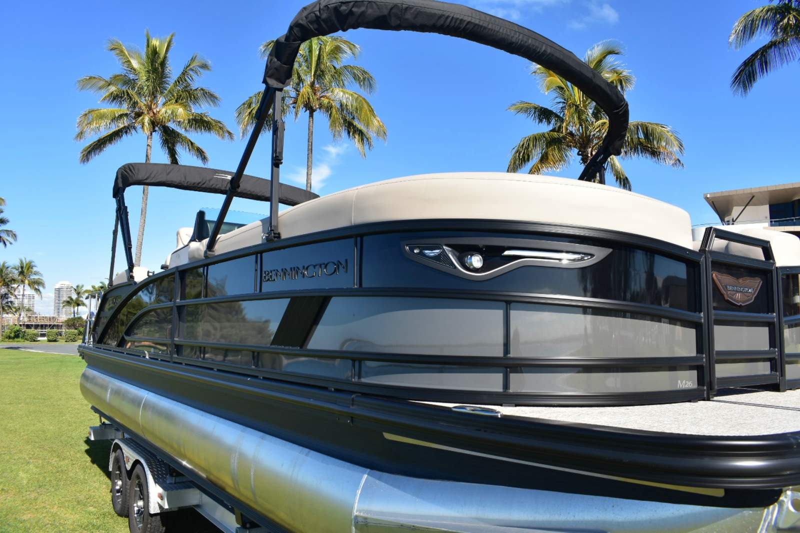 New Bennington Pontoon Boat 26 M