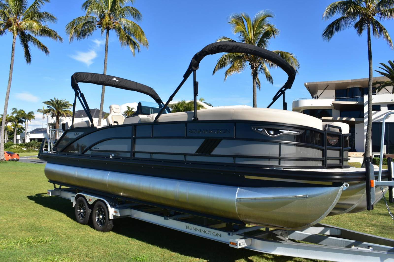 New Bennington Pontoon Boat 26 M