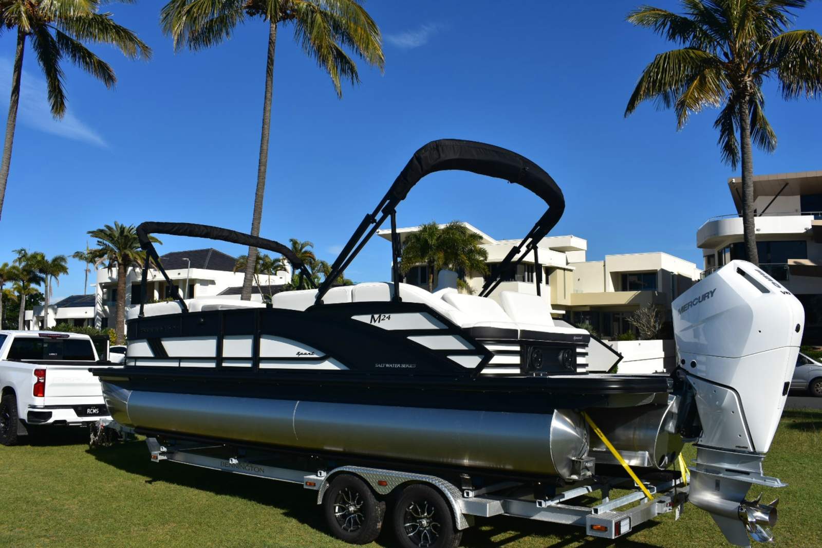 Bennington Pontoon Boat 24 M