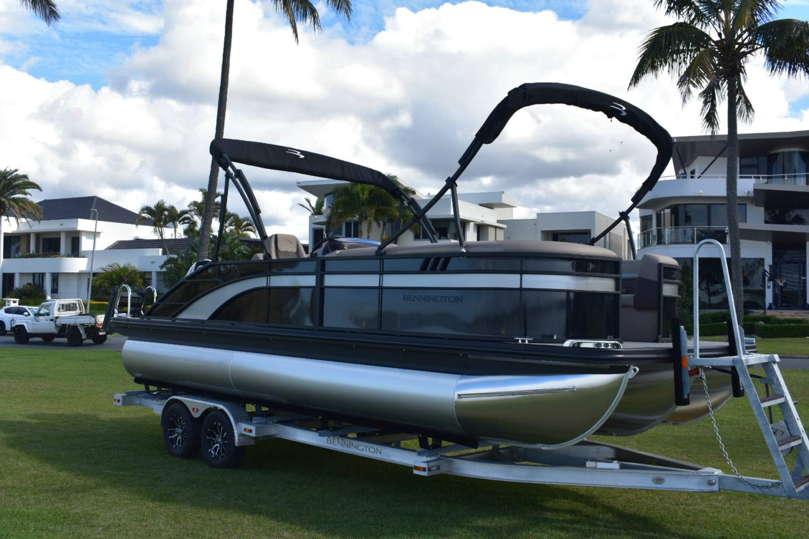 New Bennington Pontoon Boat 23 SX