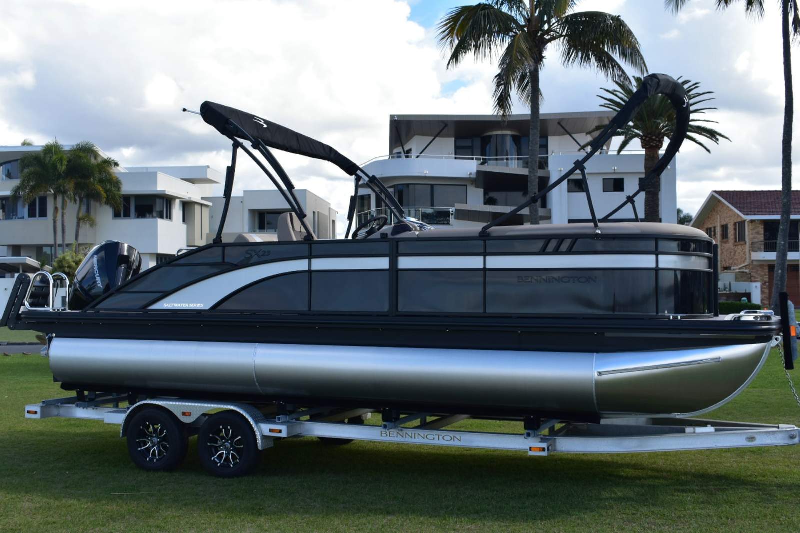 New Bennington Pontoon Boat 23 SX