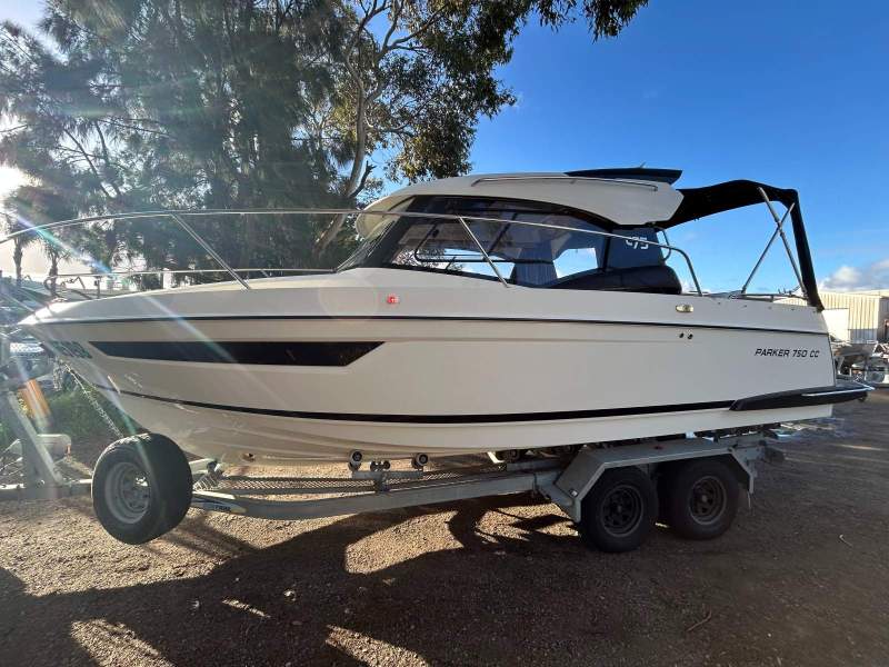 Parker 750 Cabin Cruiser