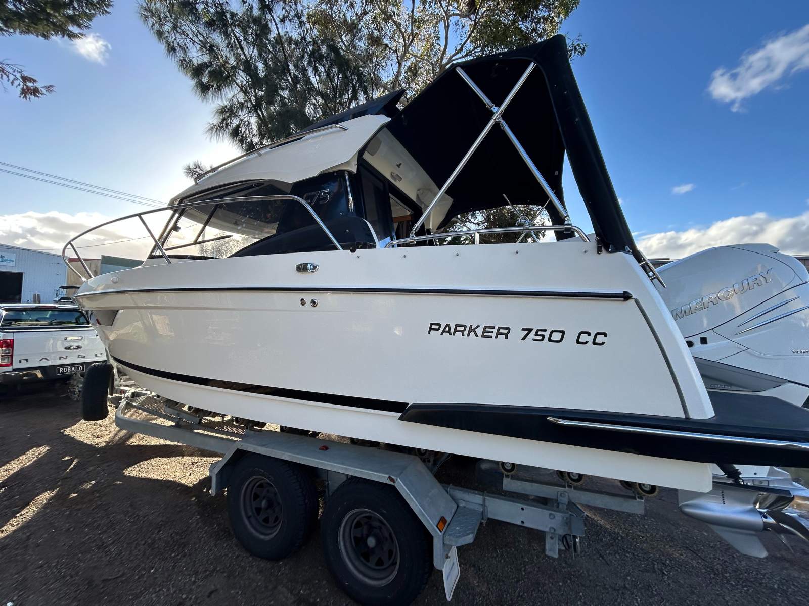 Parker 750 Cabin Cruiser