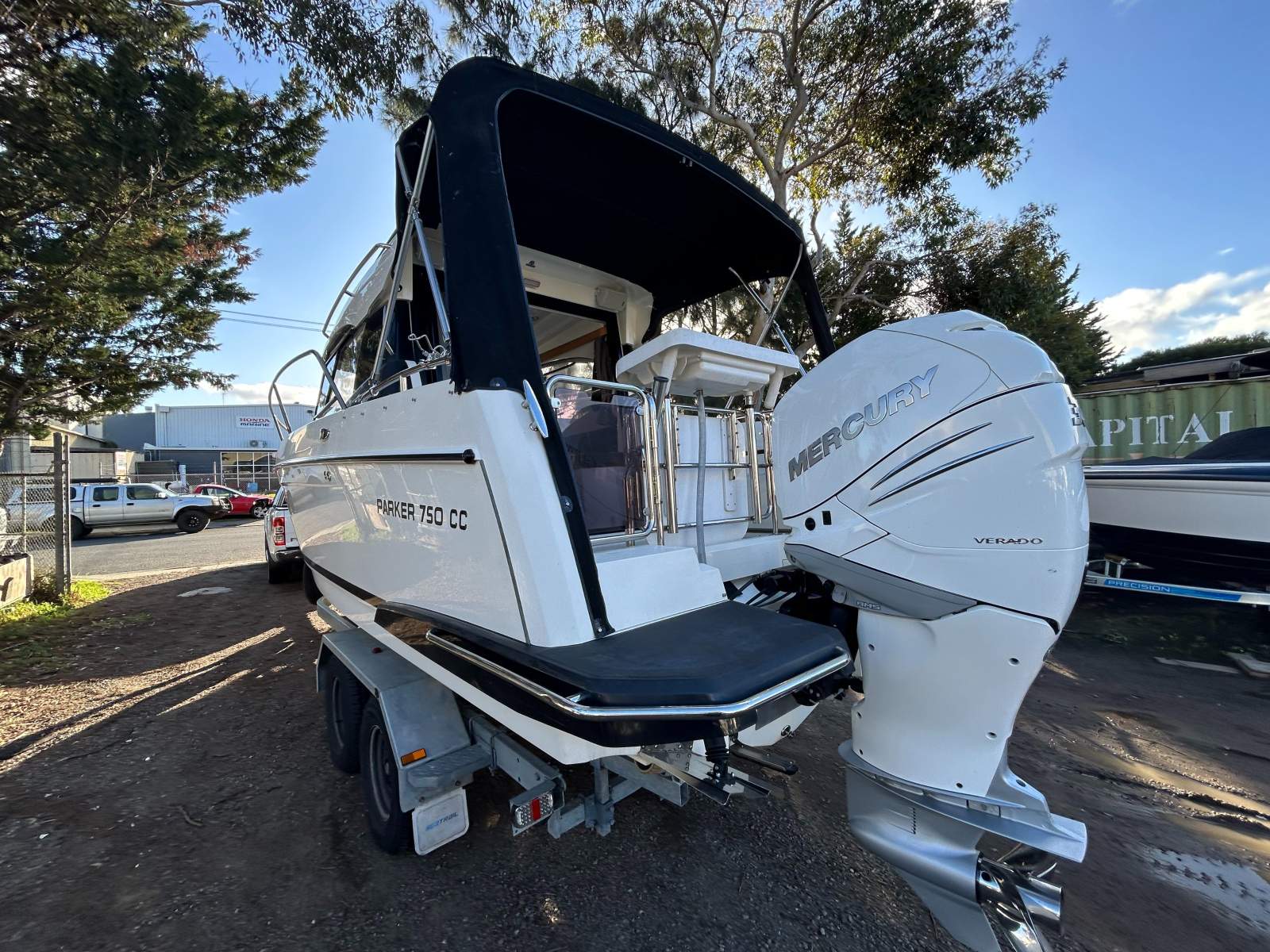 Parker 750 Cabin Cruiser