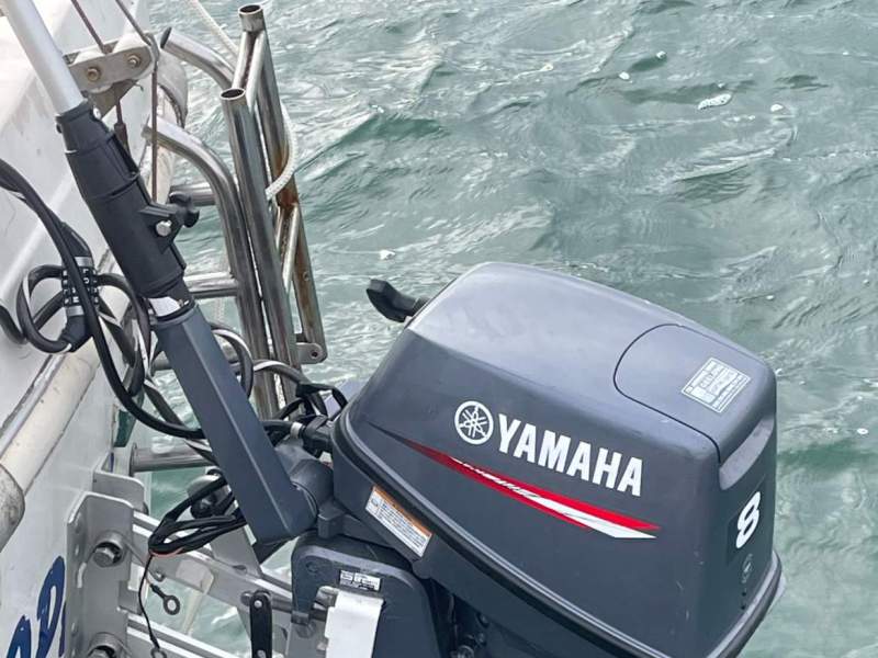 Low mileage Yamaha 8HP long shaft 2 stroke outboard - just serviced