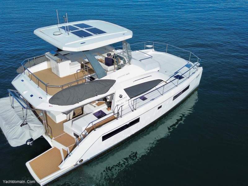 Leopard Catamarans 43 PC