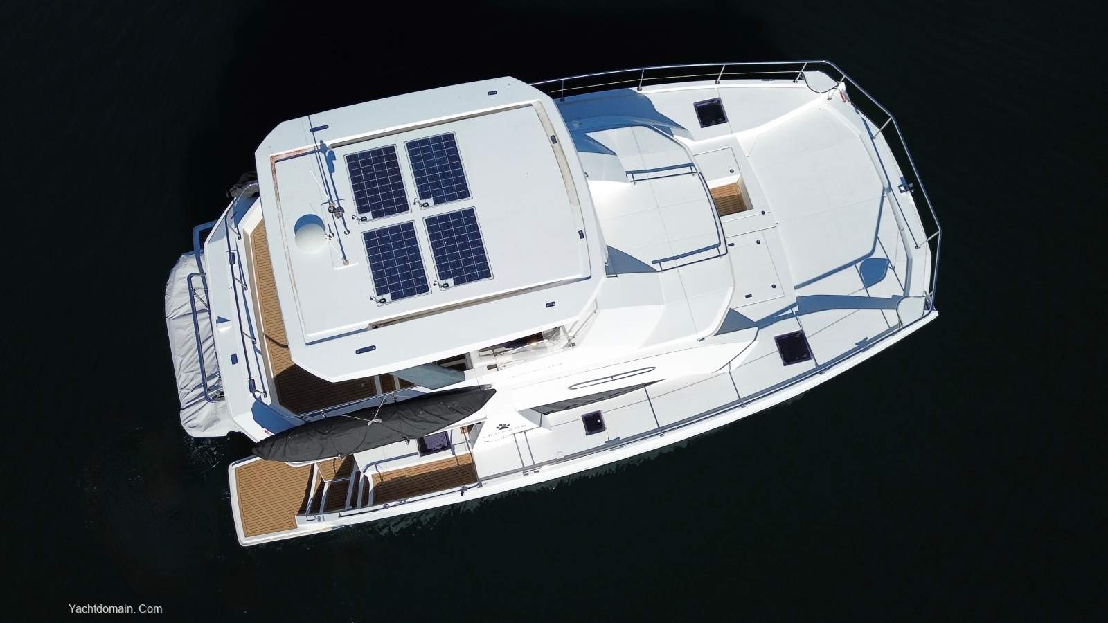 Leopard Catamarans 43 PC