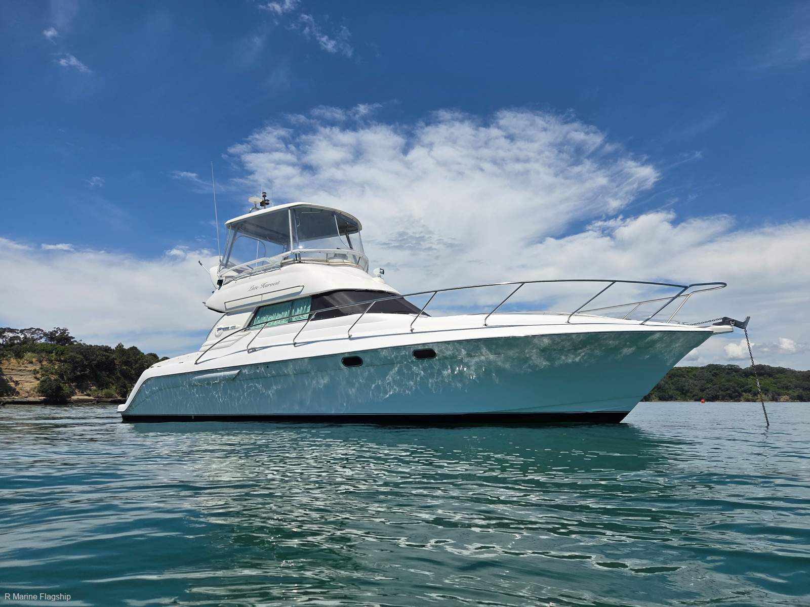 Genesis 400 Flybridge