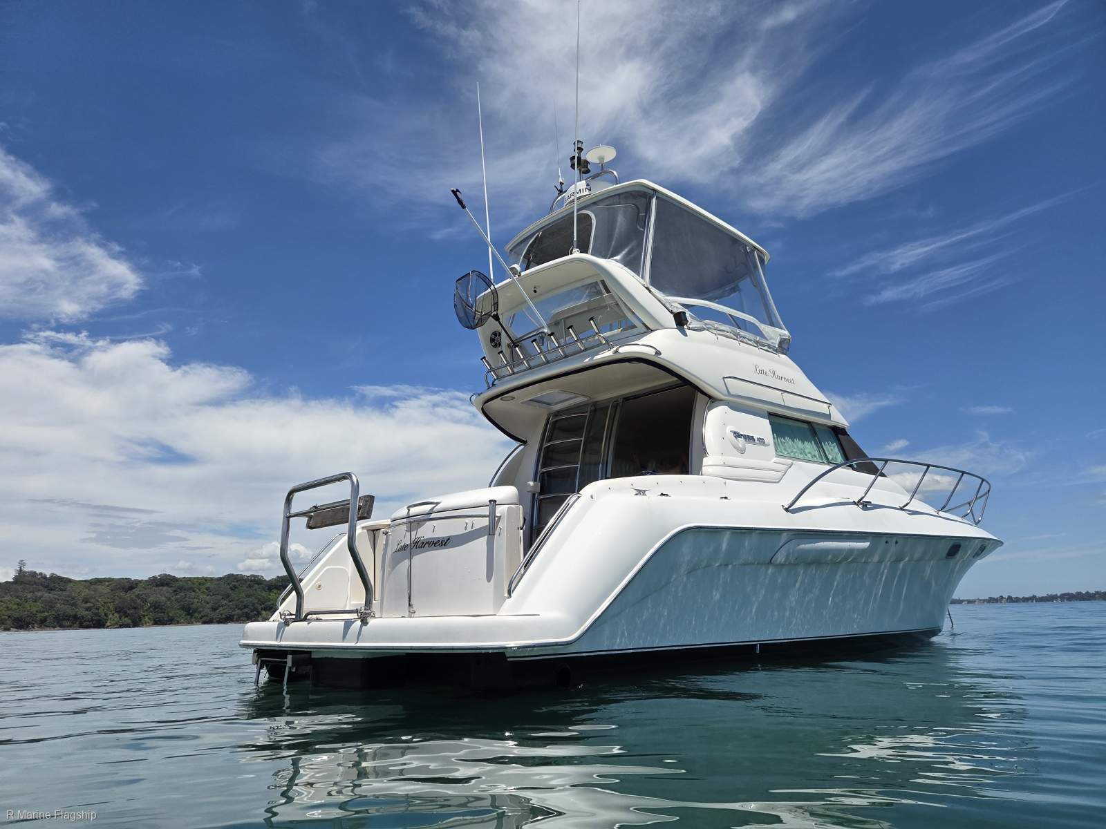 Genesis 400 Flybridge