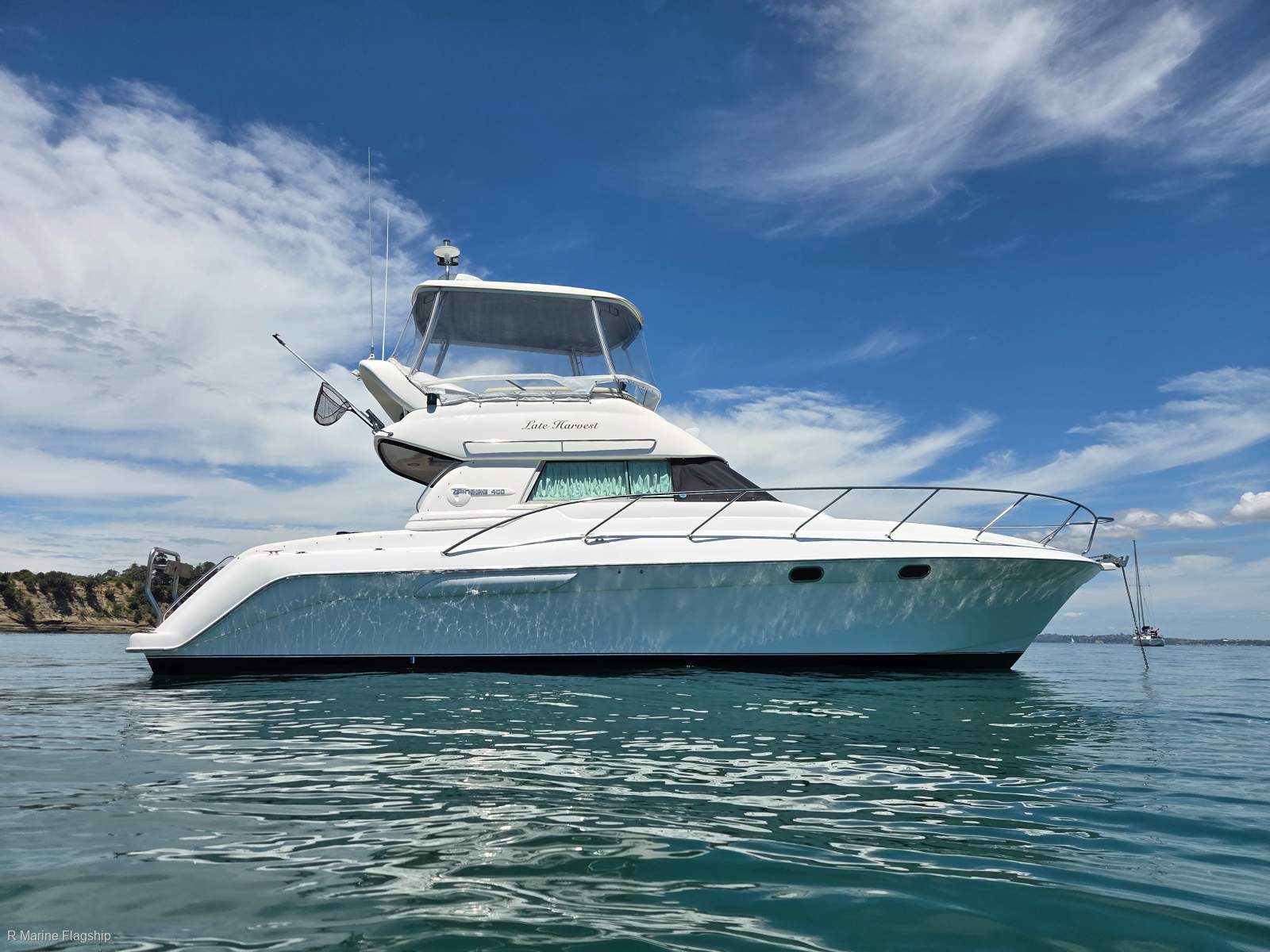 Genesis 400 Flybridge