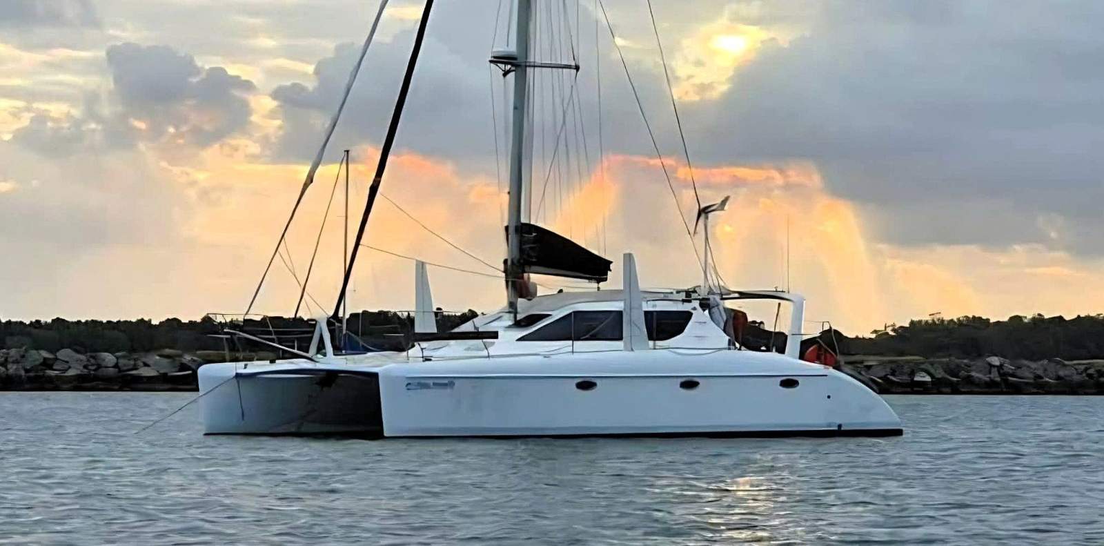 Schionning Wilderness 1100 - *Re-powered *New Drives *New Sails