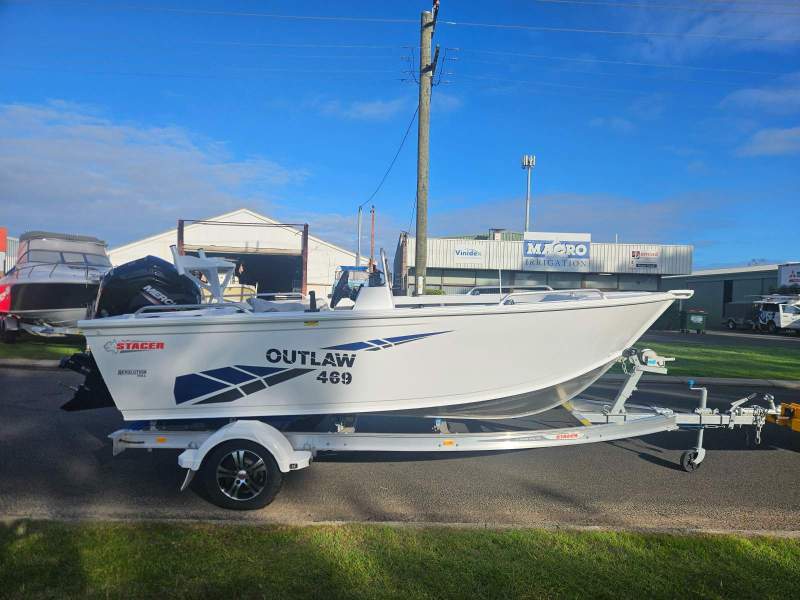 Stacer 469 Outlaw Side Console, 75hp Mercury four stroke & 1100kg trailer