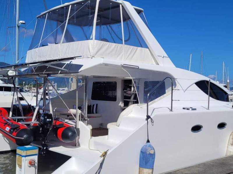 Custom Cash 44 Powercat.